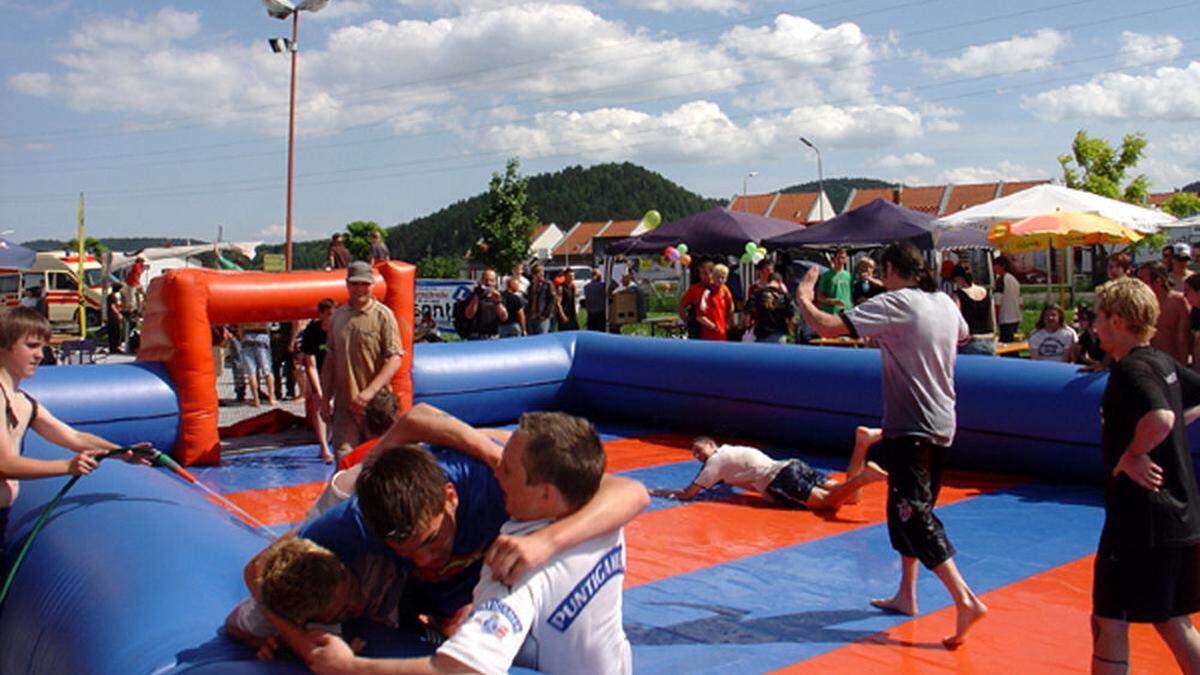 Das Sliding-Soccer-Turnier ist der Höhepunkt des „Fun Festivals“