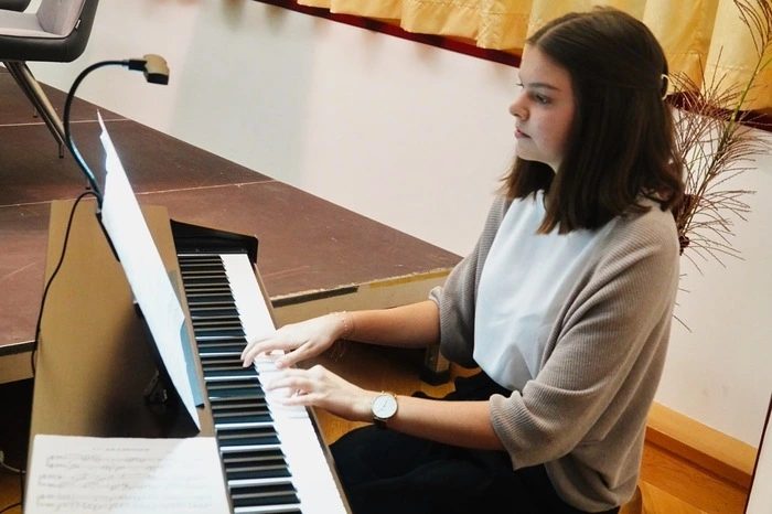Musikalisch begleitet wurde die Lesung von der jungen Pianistin Verena Zengerer.