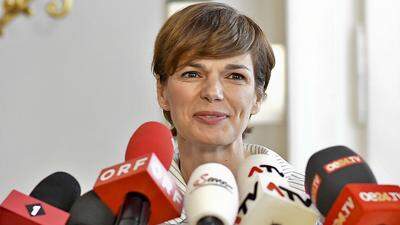 Die &quot;Pam&quot; oder die Chefin: Im Umgang mit der ersten Frau an der Spitze der SPÖ muss die Partei eine neue Sprache finden