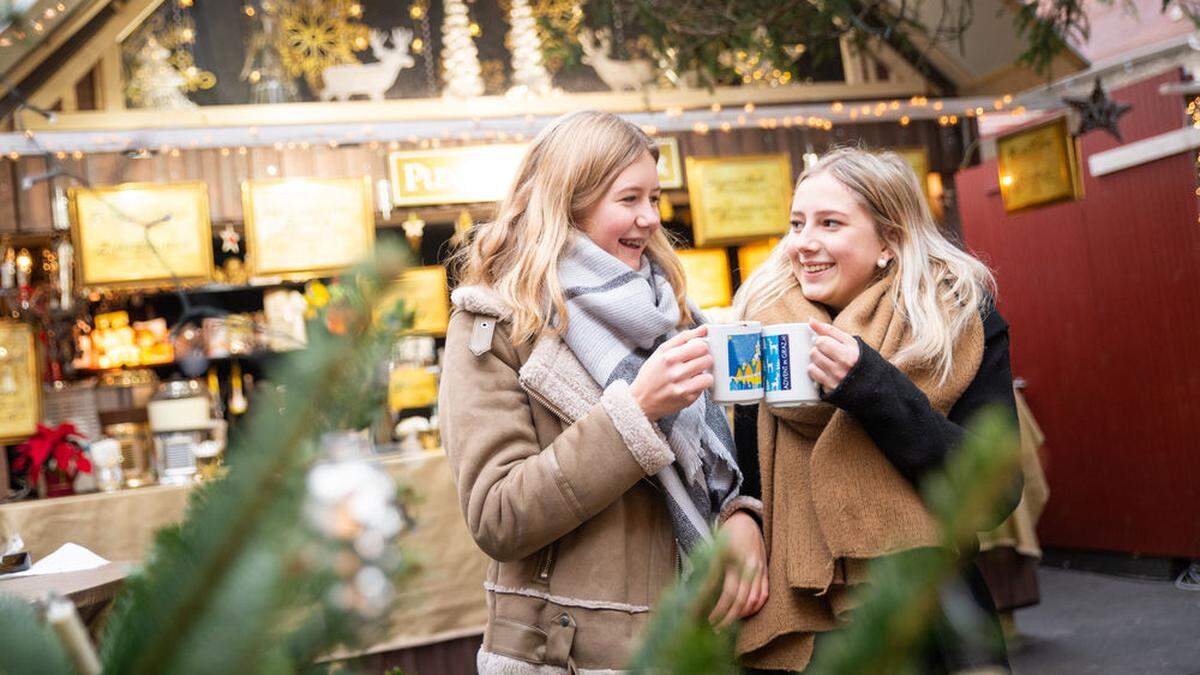 Punschtrinken am Grazer Hauptplatz   