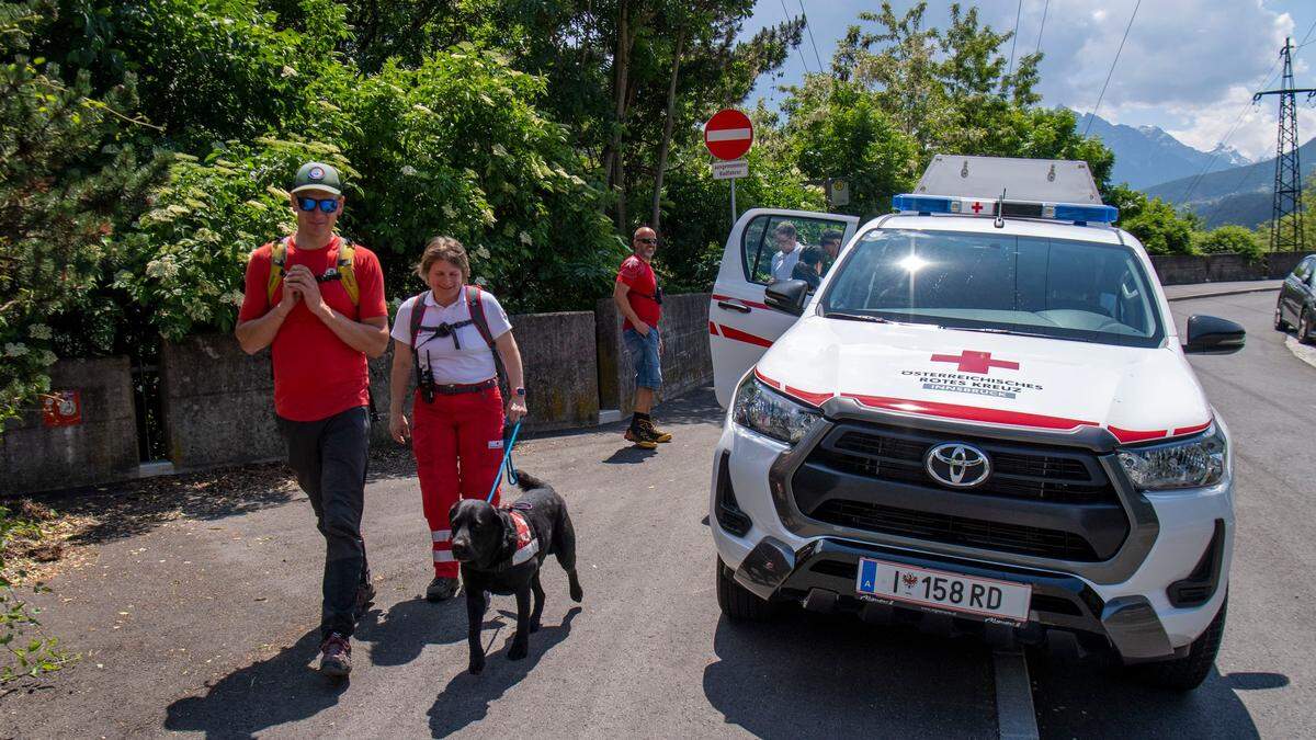 Auch eine Hundestaffel wurde bei der Suche eingesetzt