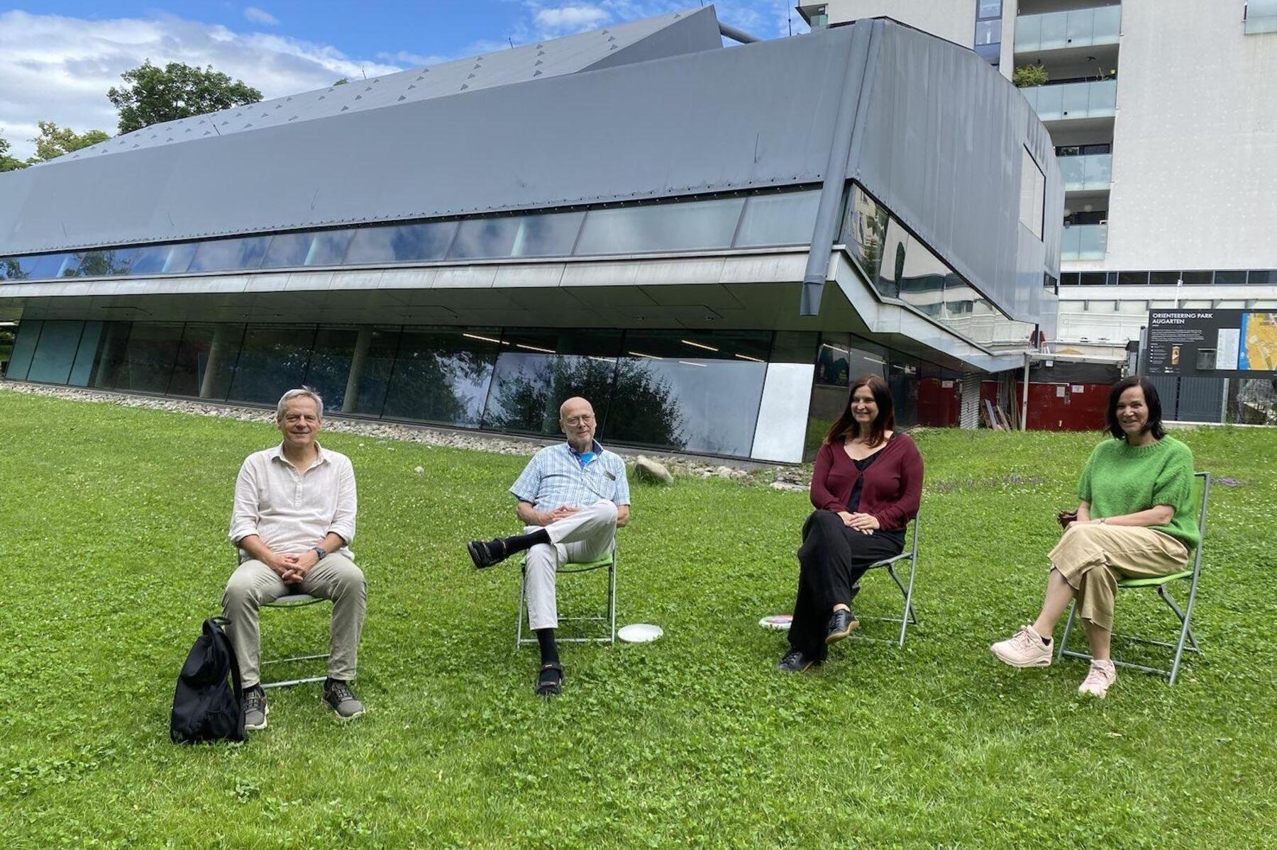 Psychoanalyse im Park: Profis im Klappstuhl laden im Park und am Campus zum Reden ein