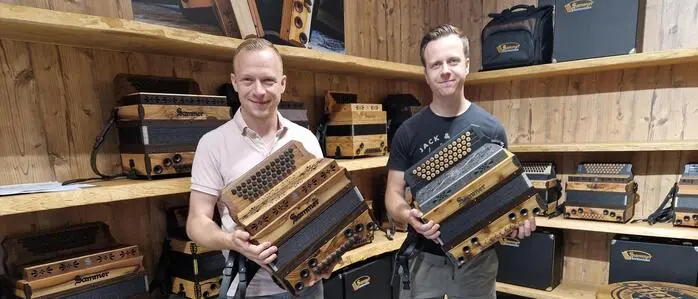 Michael und Daniel Sammer (von links) in ihrem Verkaufsraum in Rosental an der Kainach