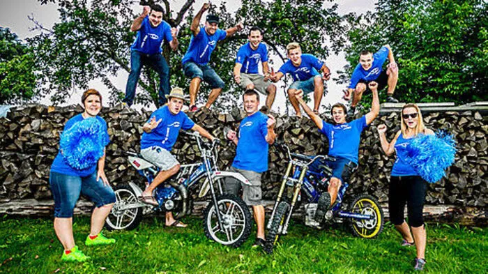 Das Kernteam von „Blue Eyes“: Hans-Peter Pessler, Christian Koblinger, Christian Meister, Max Voit und Gernot Kowald (oben), Brigitte Saurugg, Richard Glieder, Franz Kowald, Markus und Sara Glieder