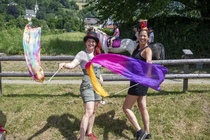 Auch für die Kinder war viel geboten: Neben Kinderschminken, einer Hüpfburg und Ponyreiten konnten sich die Kinder von der Zaubershow verzaubern lassen.