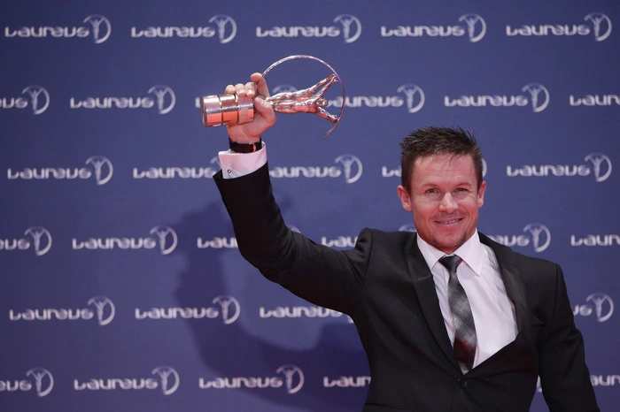 Polarisiert hat Baumgartner auch im Jänner 2016, und zwar mit einer Äußerung zur Asylkrise: "Ein Land, in dem Angeln ohne Angelschein rechtlich bestraft wird und Menschen ohne Pass die Grenze überqueren, können nur Idioten regieren", polterte der Stratos-Springer.