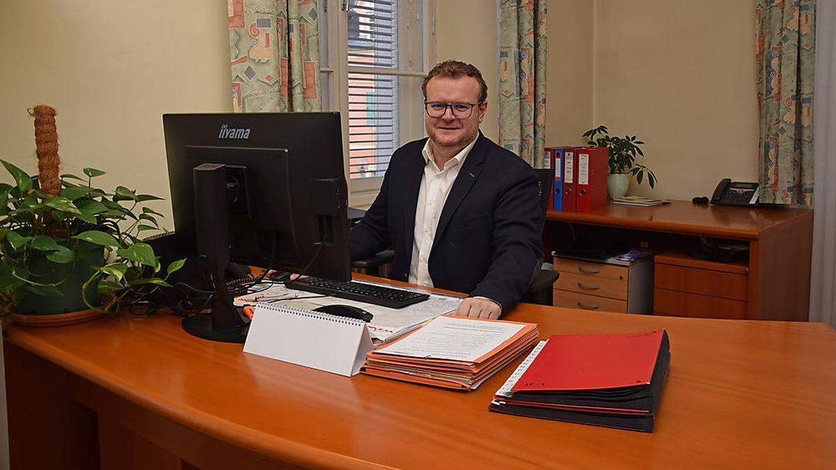 Stadtamtsdirektor Thomas Prattes in seinem Büro im Rathaus in Deutschlandsberg