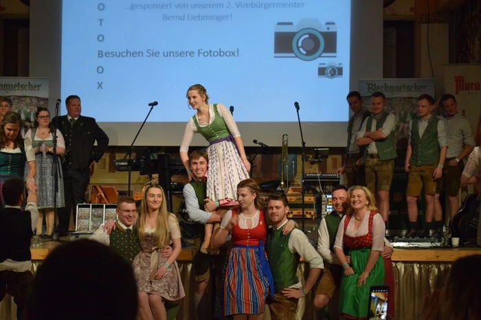 Nach der traditionellen Eröffnung durch die Jagdhornbläser des Steirischen Jagdschutzvereines Knittelfeld und einer schwungvollen Polonaise aller drei Vereine begrüßte die Ballkomiteeleitung die Ehrengäste sowie die zahlreichen weiteren Besucher.