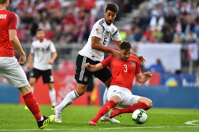 Aleksandar Dragovic: 4 Auf halbrechter Abwehrposition zeigte Dragovic wie seine Nebenleute eine tadellose Leistung. Egal, welcher deutsche Angreifer sich versuchte: Alle scheiterten am 27-Jährigen.