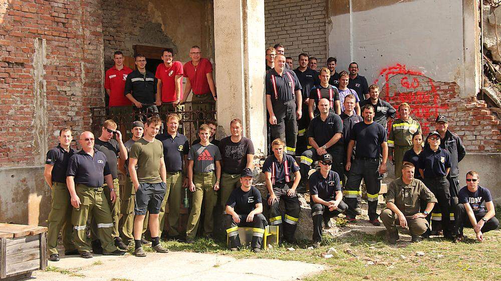 Feuerwehrmänner aus dem Mur- und Mürztal übten in Wiener Neustadt den Ernstfall