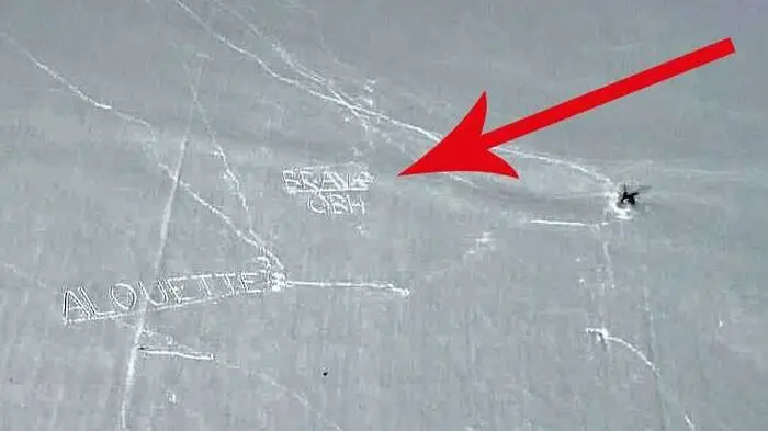 Das Bundesheer sucht via Facebook jene Künstler, die in Stainach zum Dank für den Einsatz in riesigen Lettern "Alouette 3" und "Bravo ÖBH" in den Schnee geschrieben haben.