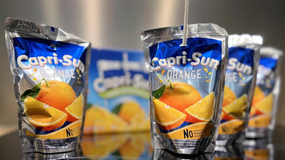 Capri-Sun, das bis 2017 unter dem Namen Capri-Sonne verkauft wurde, soll künftig wieder mit Plastikstrohhalmen verkauft werden.