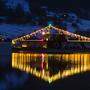 Sonderfahrt der Schifffahrt Grundlsee über den winterlichen See unter dem Motto Einstimmung auf Weihnachten