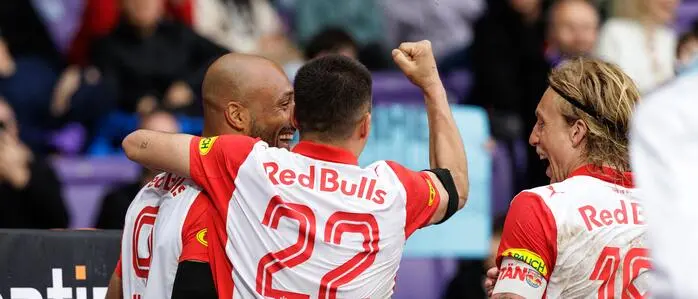 Karim Onisiwo (links) traf zum 3:1 und jubelte mit Stefan Lainer und Mads Bidstrup 