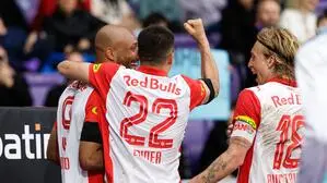 Karim Onisiwo (links) traf zum 3:1 und jubelte mit Stefan Lainer und Mads Bidstrup 