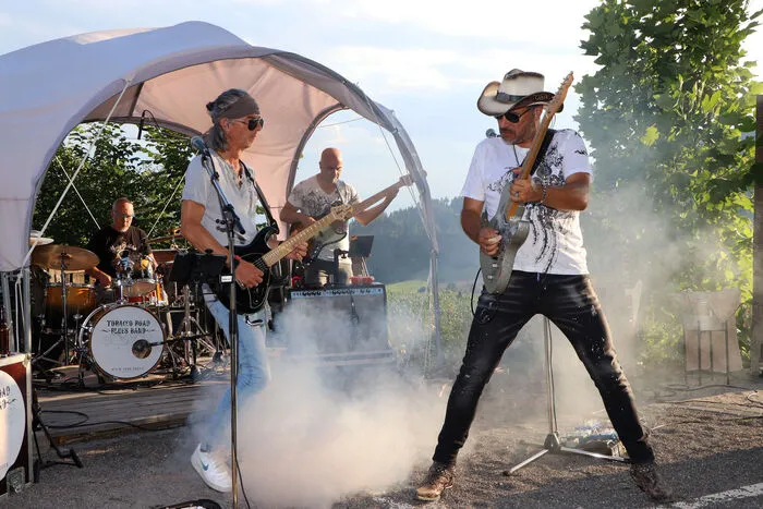 Die Tobacco Road Blues Band von Links: Klaus Sauli (Drums), Mike Diwald (Gitarre &amp; Gesang), Christian Egger (Bass) und  Peter Prammerdorfer (Gitarre &amp; Gesang).