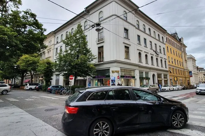 In die Kaiserfeldgasse mündet die Raubergasse.