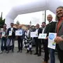 Christian Luttenberger (ganz rechts), KEM-Hügelland-Regionamanager Erwin Stubenschrott (2. von rechts) und die Bürgermeister der sechs Gemeinden präsentieren ihre E-Roadshow am 11. Juni