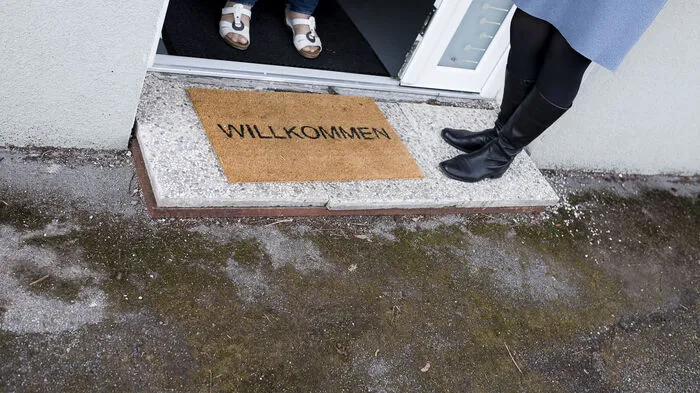Willkommen heißt es - am Fußabstreifer