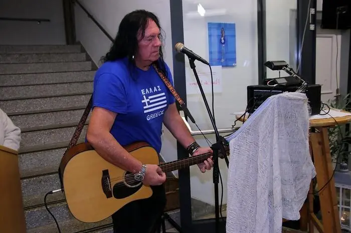 Pfarrer Martin Trummler hielt die Laudatio, für die musikalische Umrahmung sorgte Purple Sitner. 