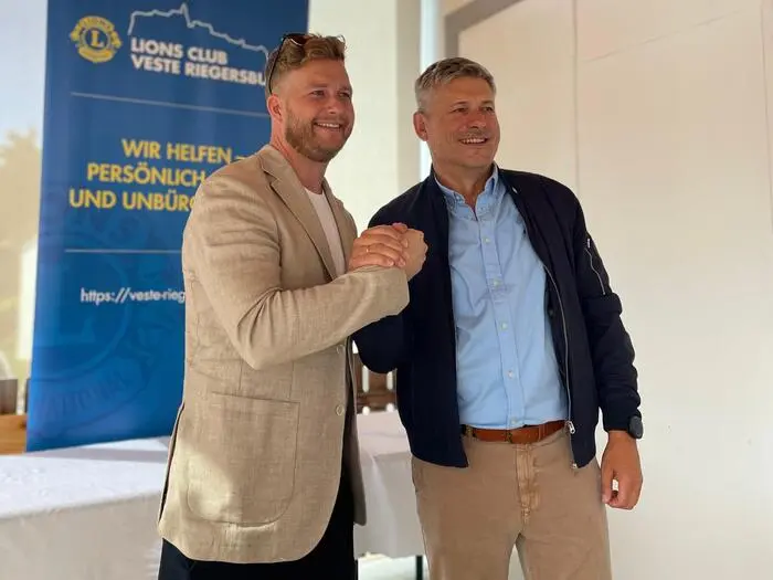 Beim Lions Club Veste Riegersburg übernahm Matthias Stössl das Präsidentenamt von Ferdinand Weiß (v.l.)