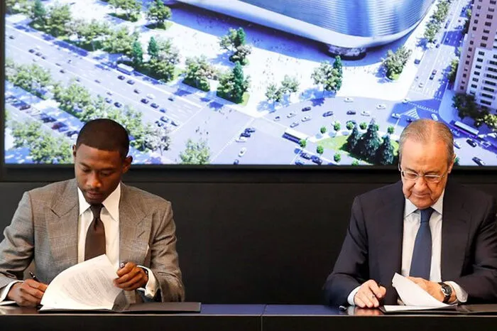 Alaba unterzeichnet bei Real einen Fünfjahres-Vertrag.