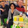 Neu zum Lesefestival: Bücherwurm in der Stadtbücherei. Büchereileiterin Birgit Ferstl, Thomas Fröschl (links) und Johann Math 