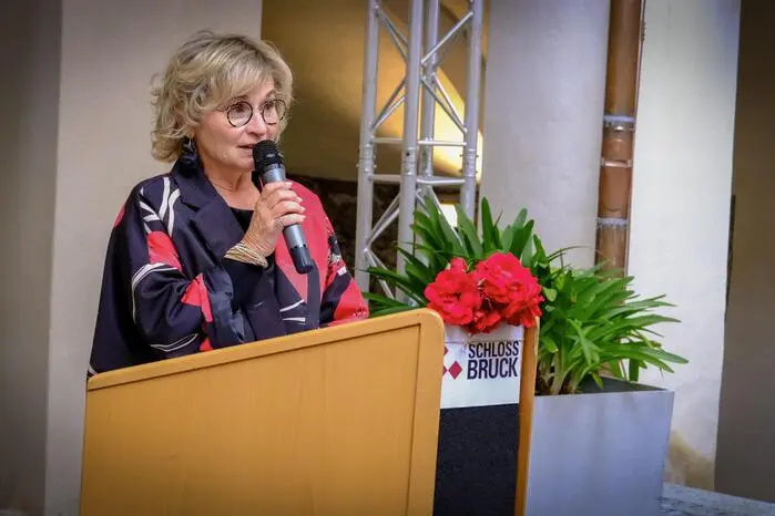 Die Lienzer Bürgermeisterin Elisabeth Blanik eröffnete die Vernissage