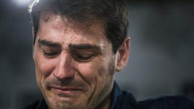 Iker Casillas bei der PK mit Tränen in den Augen