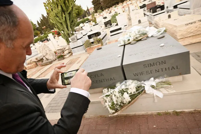 In Israel nahm der Nationalratspräsident an der Verleihung des Simon-Wiesenthal-Preises teil – und besuchte das Grab des "Nazijägers"