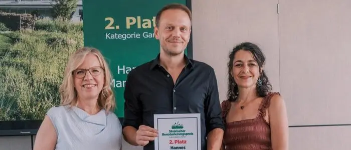 Platz zwei ging an Hannes Marksteiner aus St. Margarethen an der Raab, auf dem Foto mit Grünen-Klubobfrau Sandra Krautwaschl (r.) und der Grünen-Bundessprecherin Leonore Gewessler