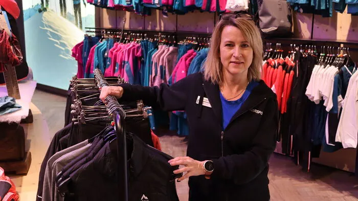 Petra Karrer arbeitet beim Intersport in Weiz. Hier wurde wenig Ware in den vergangenen Tagen umgetauscht.