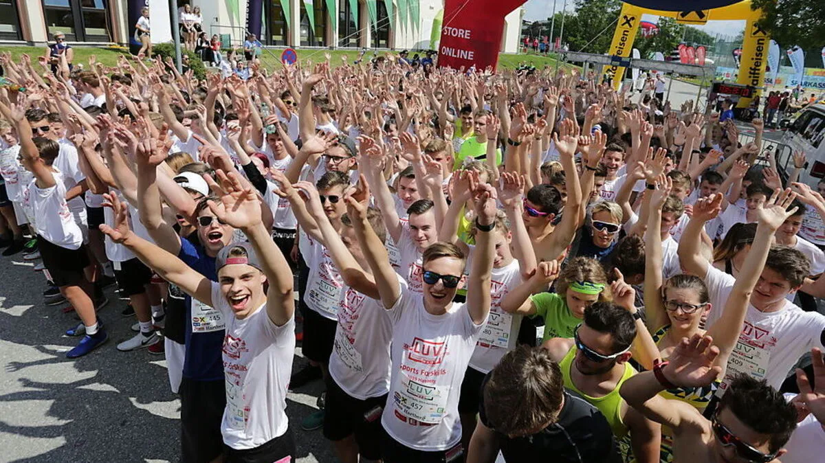 Gut 1300 Lehrlinge und Schüler waren zum Sporttag gekommen