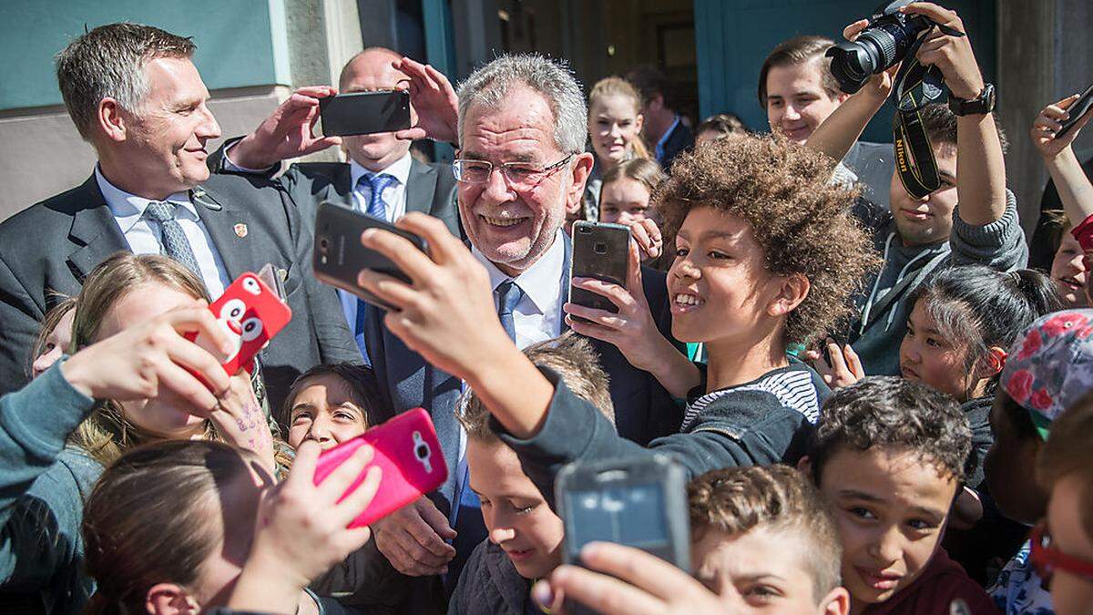 Bad in der Menge: Bundespräsident Alexander Van der Bellen