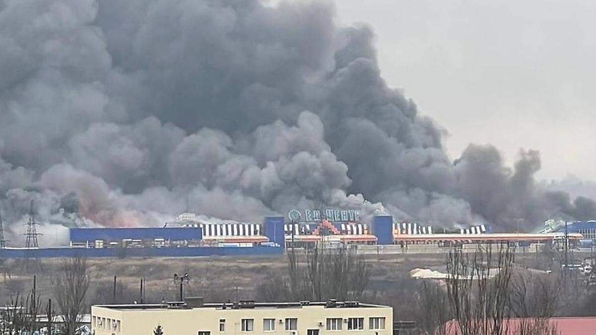 In der Hafenstadt Mariupol wurde ein Einkaufszentrum beschossen