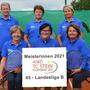 Obmann Martin Sertschnig mit den erfolgreichen Spielerinnen des Askö TC Stein-Klopeiner See, die in der Landesliga B den Titel holten