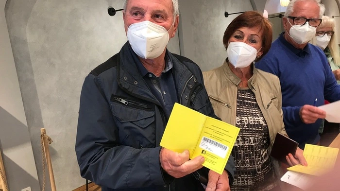 Ob geimpft, genesen oder getestet - die Menschen freuen sich über den ersten Kaffeehausbesuch. Wie hier im neuen Café Sorger im Weizer Stadtparkquartier.