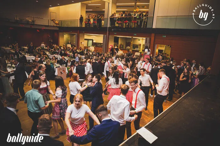 Die Maturanten der HLA Schulschwestern luden zu ihrem Maturaball - mit Besucherlimit wegen der aktuellen Lage.