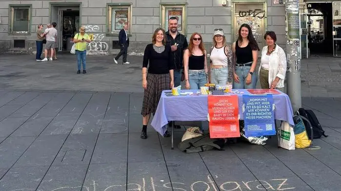 „Chalk Back“-Aktion der Catcalls of Graz am Grazer Hauptplatz