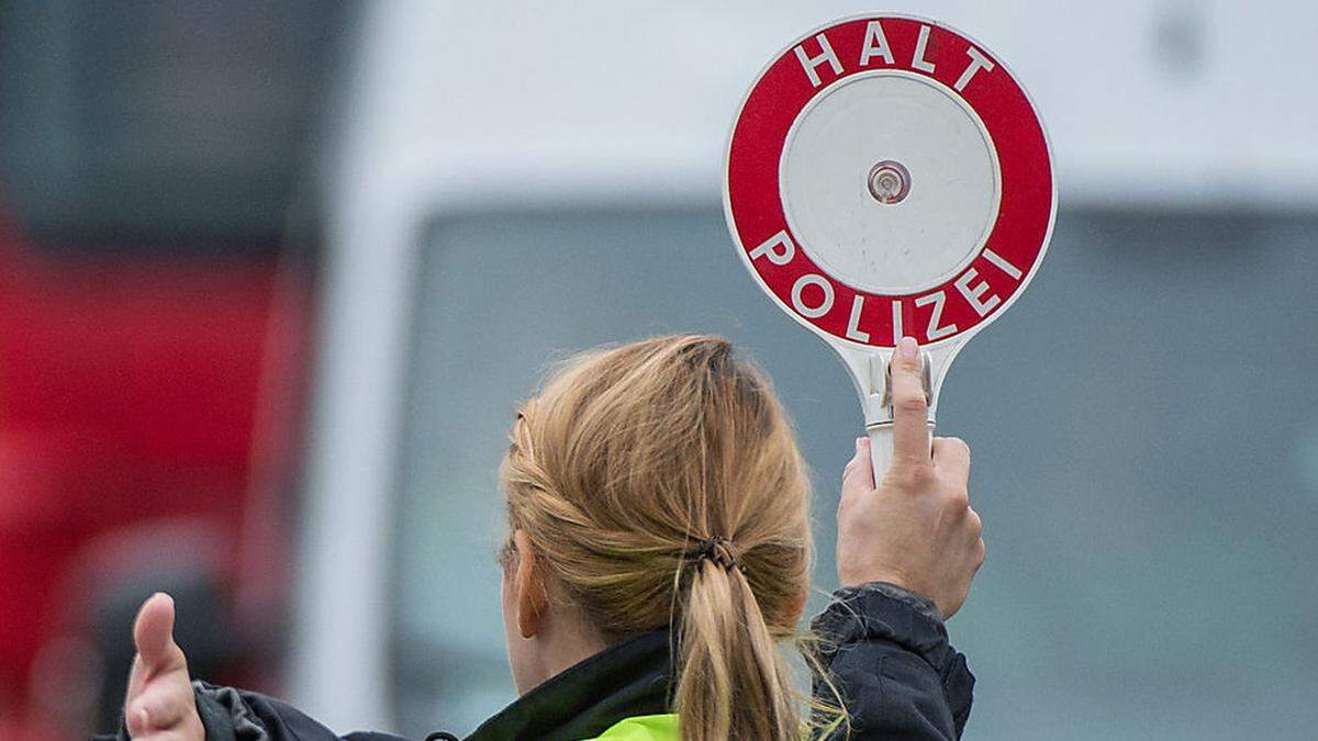 Bei einer Verkehrskontrolle gab der Alkolenker Gas