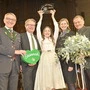WK-Präsident Josef Herk, Landeshauptmann Christopher Drexler, Landesrätin Barbara Eibinger-Miedl und Spartenobmann Hermann Talowski gratulieren Christina Strauß (Bildmitte) zur Wahl „Meisterin des Jahres“