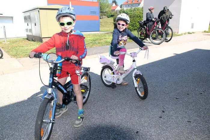 Jung und alt ließen sich den 24 Kilometer langen Radlerspaß rund um Markt Hartmannsdorf nicht entgehen. 