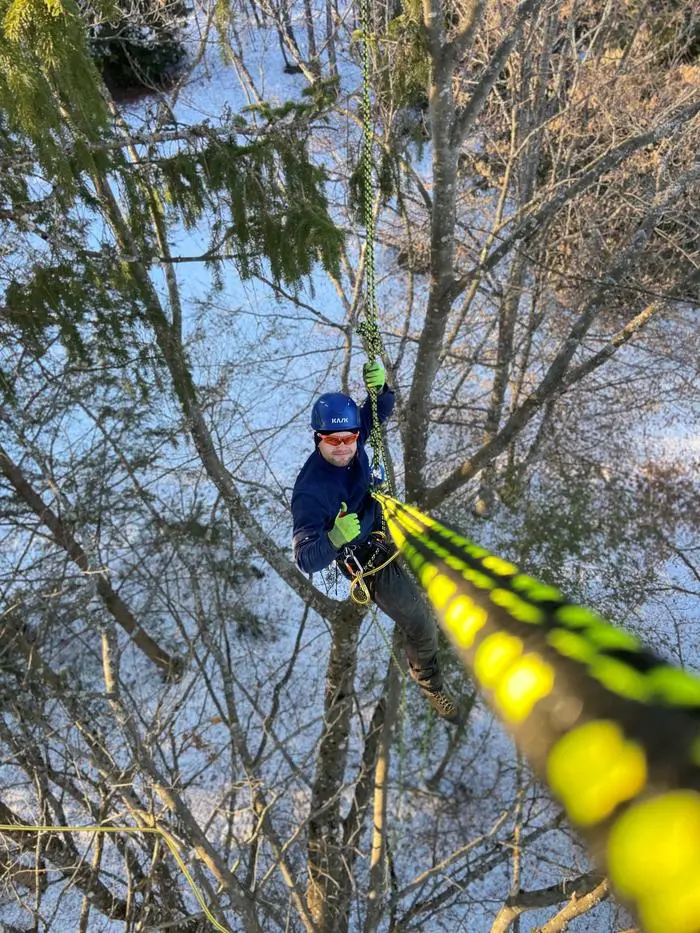 Der 26-Jährige arbeitet als Baum- Garten- und Hauspfleger