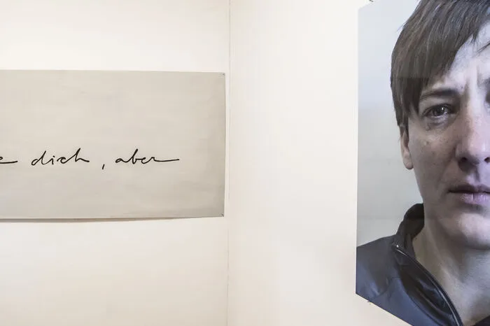 „Es gibt in unserer Gesellschaft einen ständigen Drang, etwas zu tun, zu produzieren oder zu konsumieren. Melancholie ist jedoch ein Ausgangspunkt für künstlerisches Schaffen“, sagt Museumsleiter Alex Samyi.