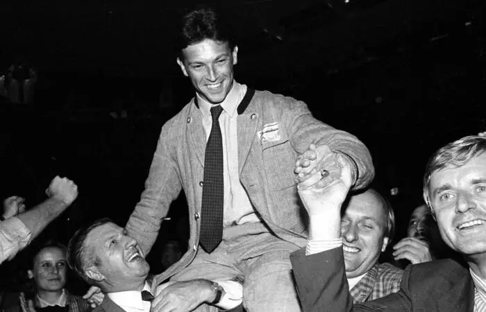 Jörg Haider stritt mit der Bundes-FPÖ 1986 und trat auf einem Parteitag zur Kampfabstimmung an. Es war der Anfang des Aufstiegs der FPÖ.