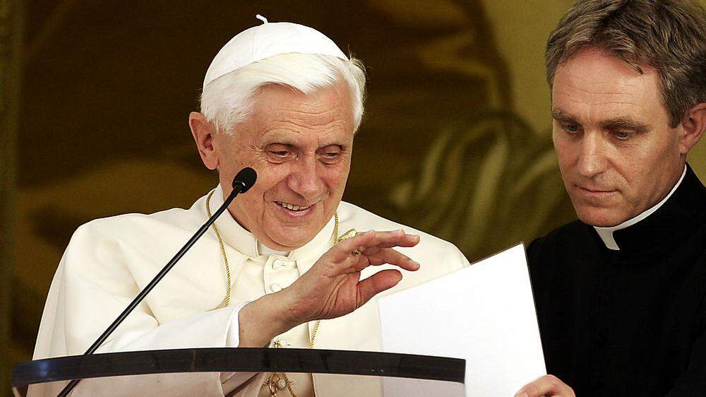 Ein Bild aus dem Jahr 2006: Benedikt XVI. mit Privatsekretär Georg Gänswein