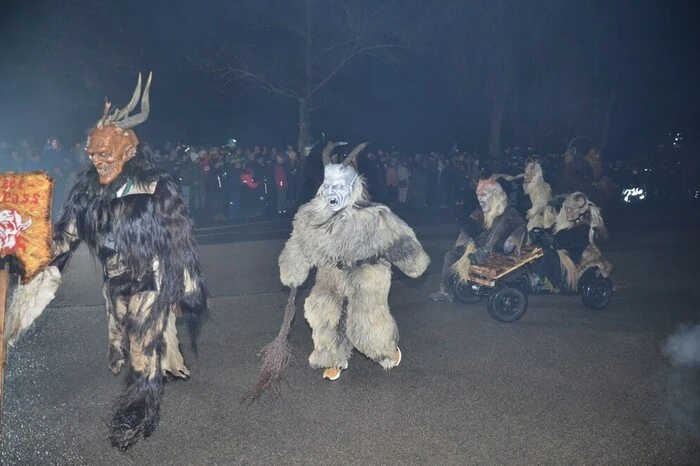 Der Perchtenlauf fand am 10. Dezember bei der Freizeitanlage statt.