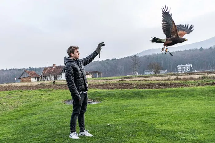 Jan (14) schlüpfte mit Hilfe vom Christkind in Bad Gleichenberg in die Rolle eines großen Falkners.