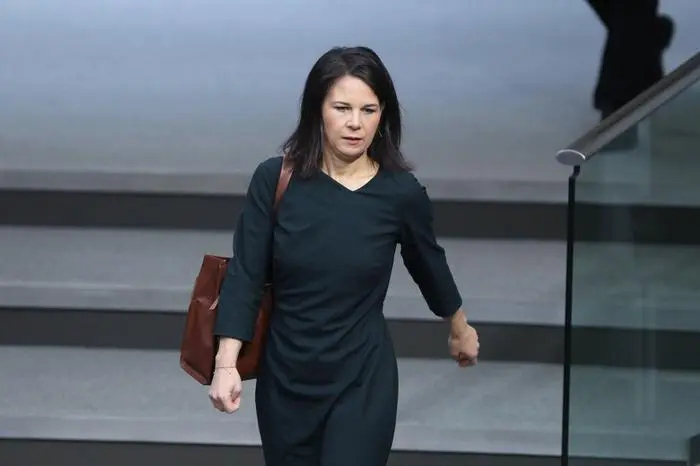 Berlin, Deutschland, 14.03.2024: Deutscher Bundestag: 157. Sitzung: Außenministerin Annalena Baerbock, Grüne, kommt rein *** Berlin, Germany, 14 03 2024 German Bundestag 157 Meeting Foreign Minister Annalena Baerbock, Greens, comes in Copyright: xdtsxNachrichtenagenturx dts_32604