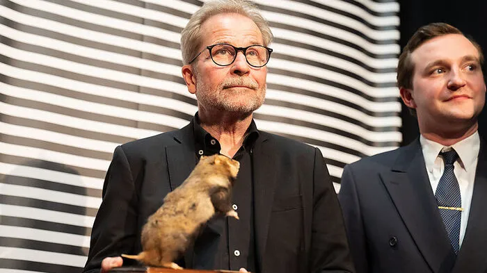 Der Große Spielfilmpreis der Diagonale ging an Ulrich Seidls Film "Rimini". Als Draufgabe erhielt der Regisseur einen ausgestopften Hamster.
